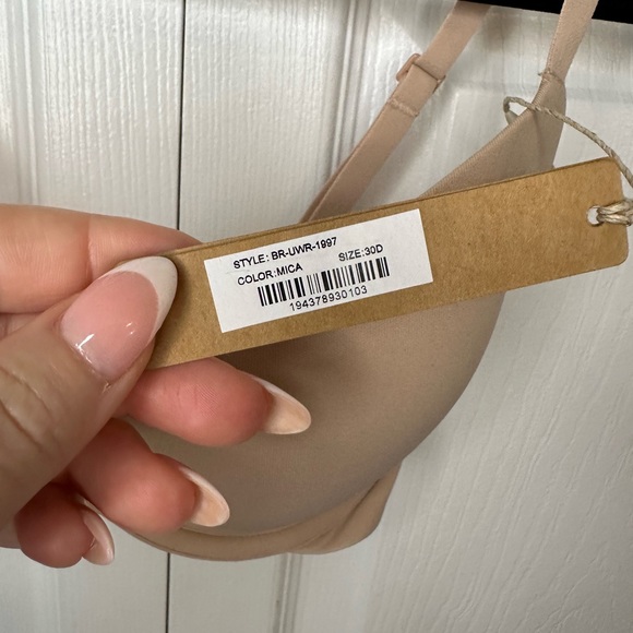 SKIMS Fits Everybody Scoop Plunge Bra Mica 30D - Picture 3 of 6